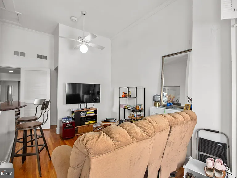809 Caroline St — Photo 4
