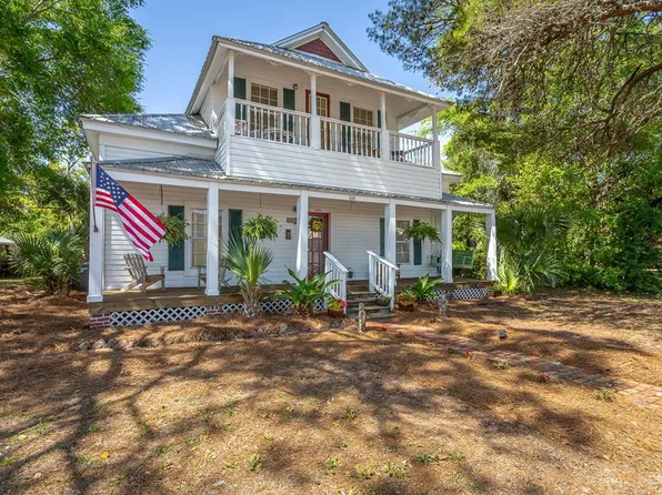 100 14th St, Apalachicola, FL 32320