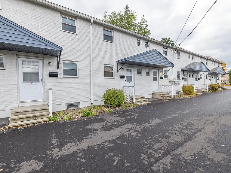 1 Gordon Pkwy — Photo 3