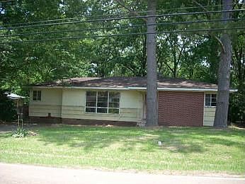2nd image of 3012 Oak Forest Dr