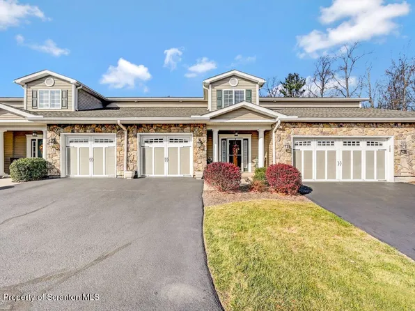 4 Brookfield Cir, Clarks Summit, PA 18411