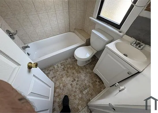 2 bed, $3,058 — Photo 4