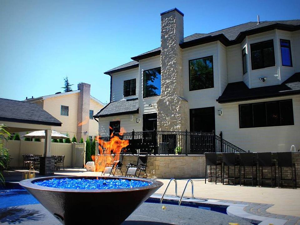 1st image of 447 Corbin Ave