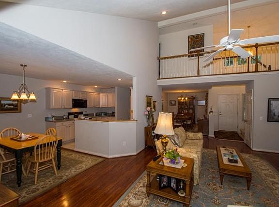 2nd image of 1507 N Lake George Dr
