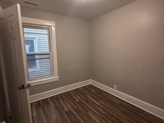 4th image of 570-572 Crane St