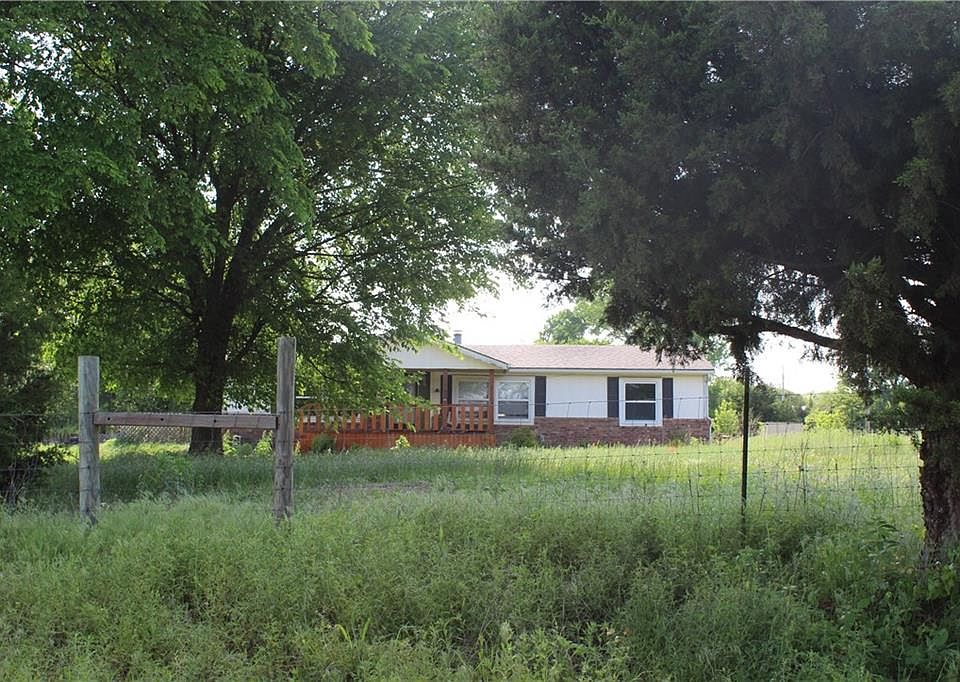 2nd image of 2320 County Street 2990