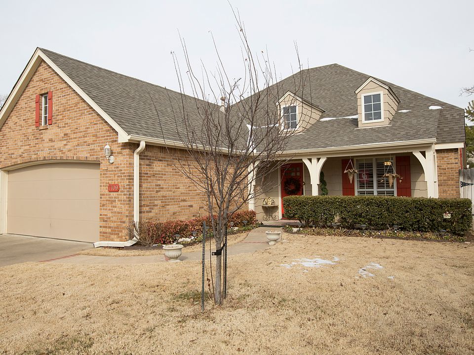 Brick 2003 home in gated community