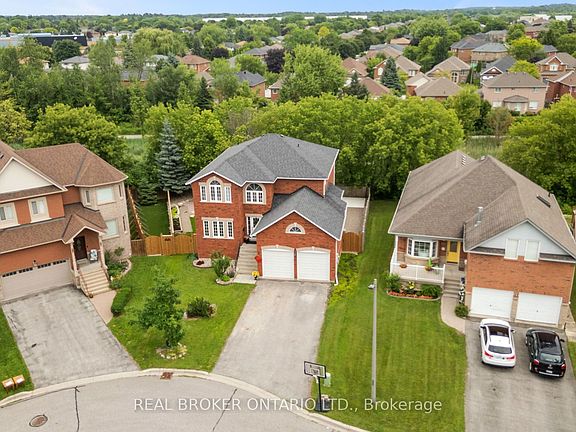 3rd image of 118 Bayview Ave