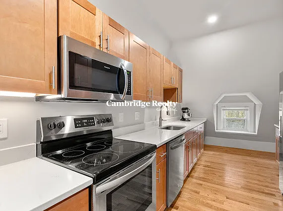 2 bed, 2.0 bath, 1050 sqft, $3,500 — Photo 3