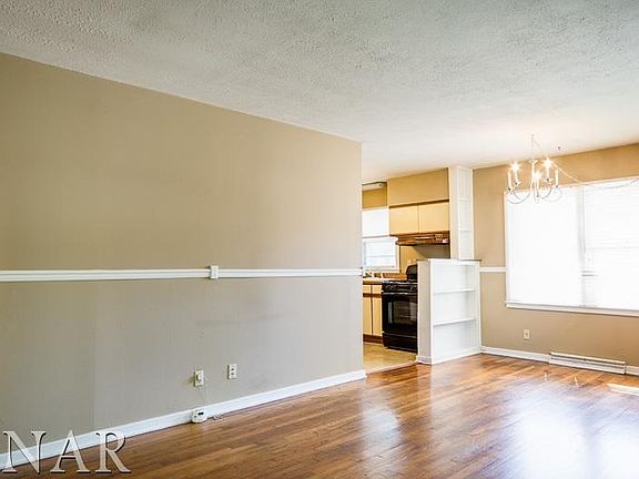 3rd image of 216 Meadowbrook Dr