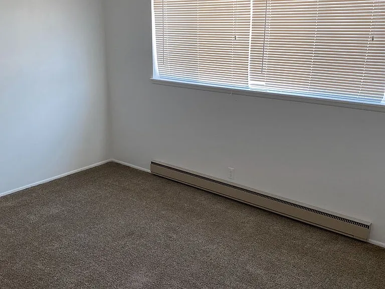 401 S Holly St — Photo 40