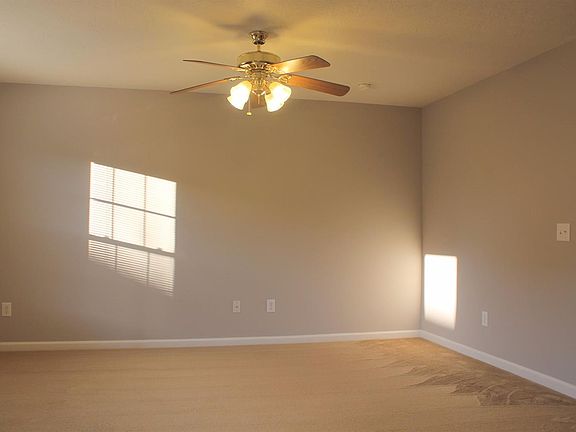 5th image of 312 Elkchester Cir