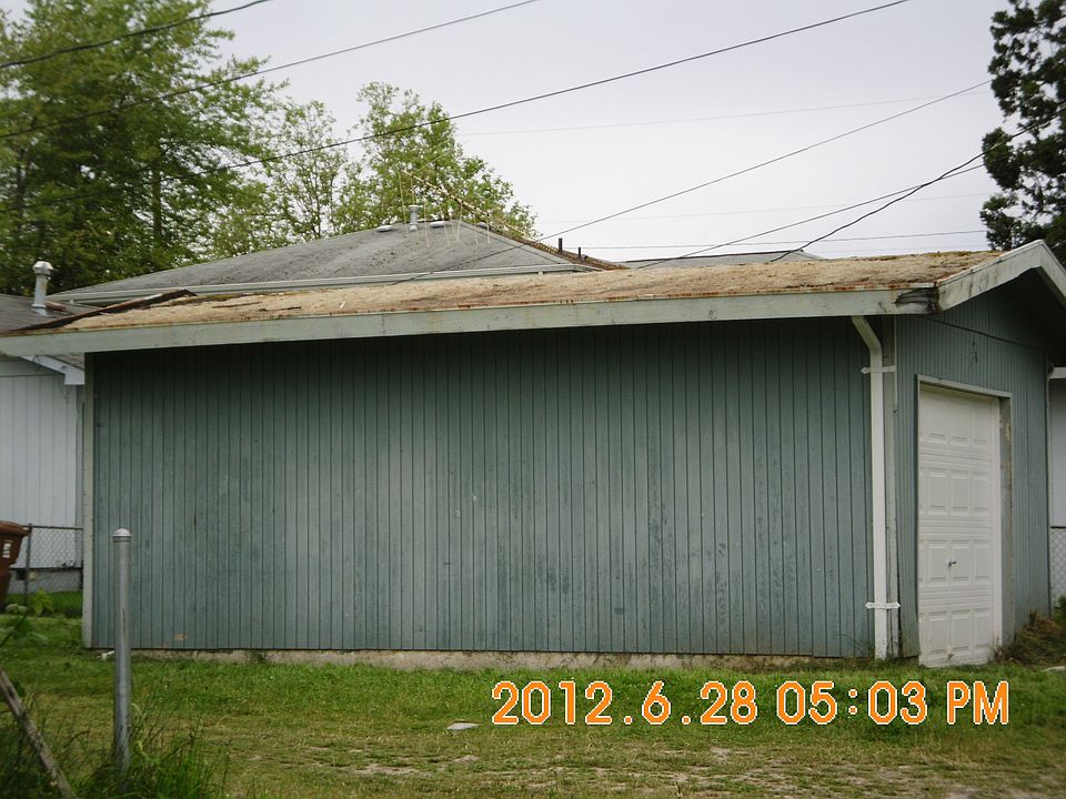 2nd image of 1109 E 61st St