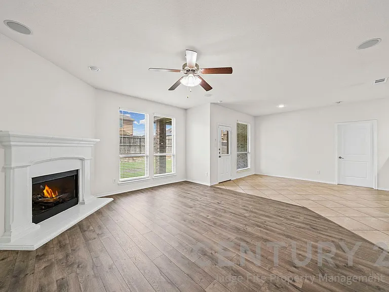 1205 Crest Ridge Dr — Photo 3