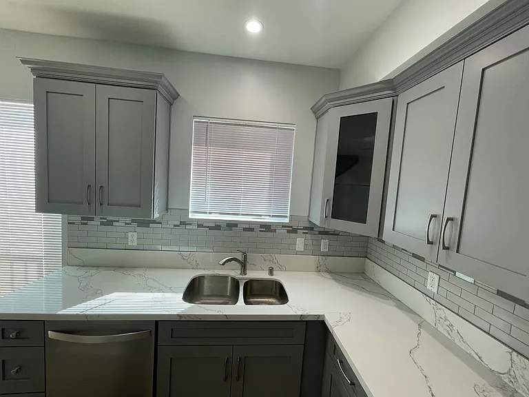 963 W 61st St — Photo 14