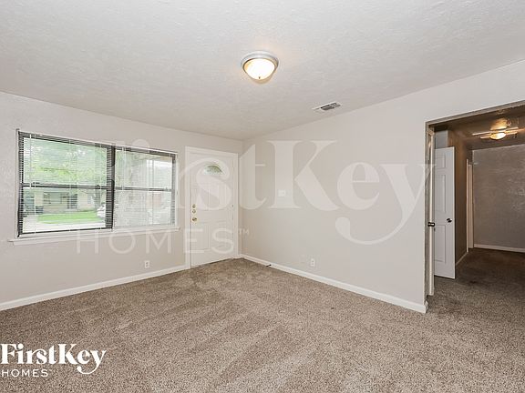 2nd image of 1504 Valley View St