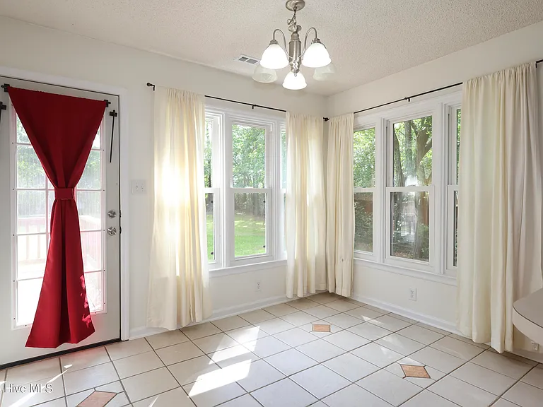 172 Baytree Dr — Photo 5