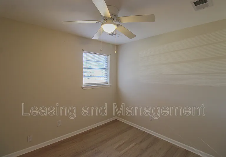 305 Millcreek Dr — Photo 12