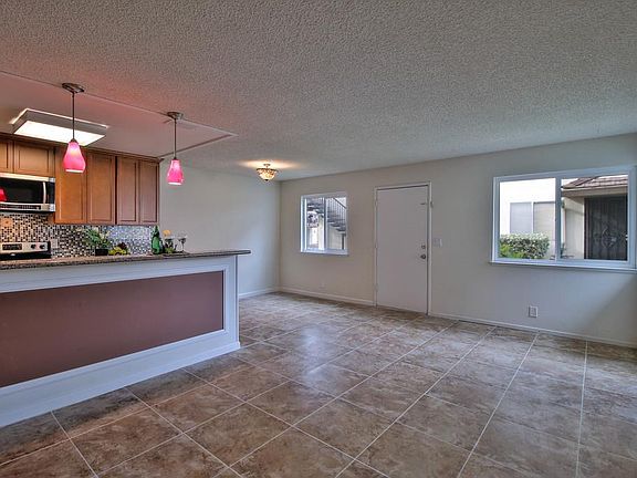 5th image of 829 N Capitol Ave APT 4