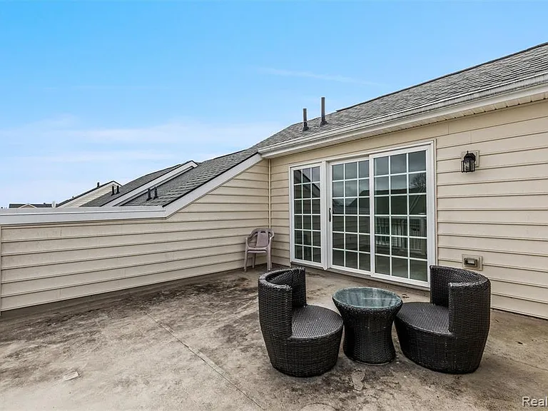 2769 Ashcombe Dr — Photo 43
