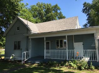114 E 9th St, Neoga, IL 62447