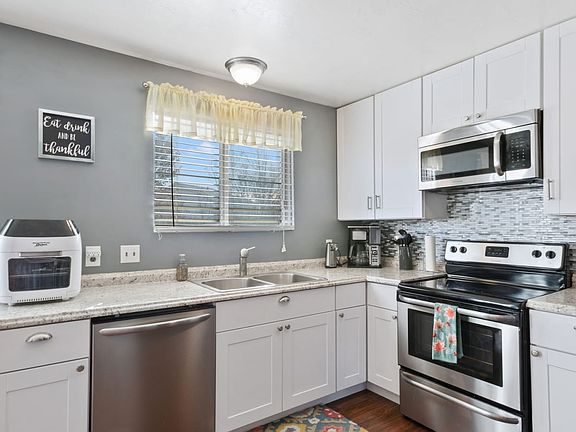 5th image of 9047 S Barrington Cir