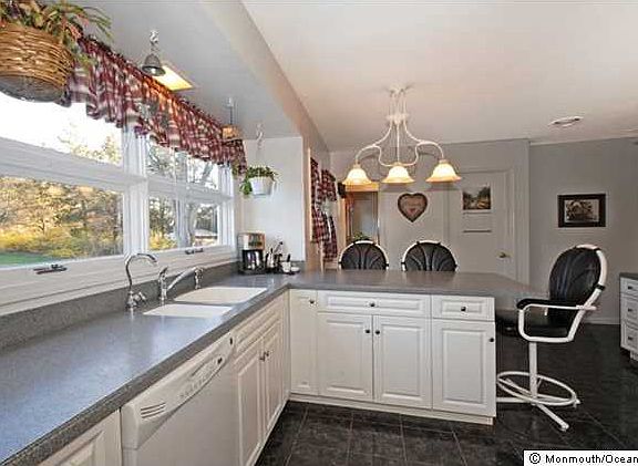 4th image of 829 Ocean View Dr