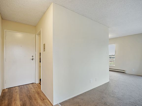 5th image of 800 N Delaware St APT 401