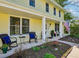 S74W32610 Twin Oaks COURT, Mukwonago, WI 53149