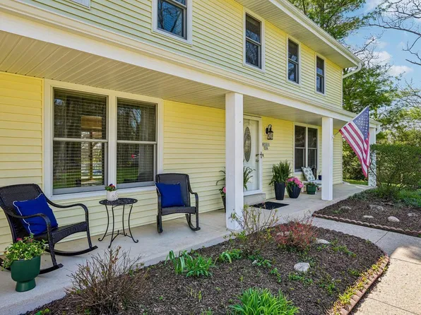 S74W32610 Twin Oaks COURT, Mukwonago, WI 53149