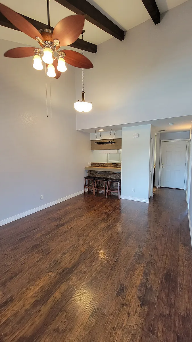 Building Photo - 11666 N 28th Dr #221