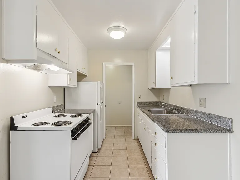 2431 Ellsworth St — Photo 23