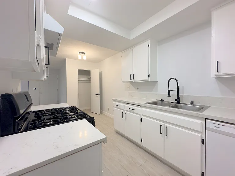 21828 Belshire Ave #15 — Photo 24