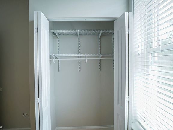 5th image of 2715 W Schubert Ave