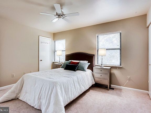 4th image of 939 Barton Oaks Pl