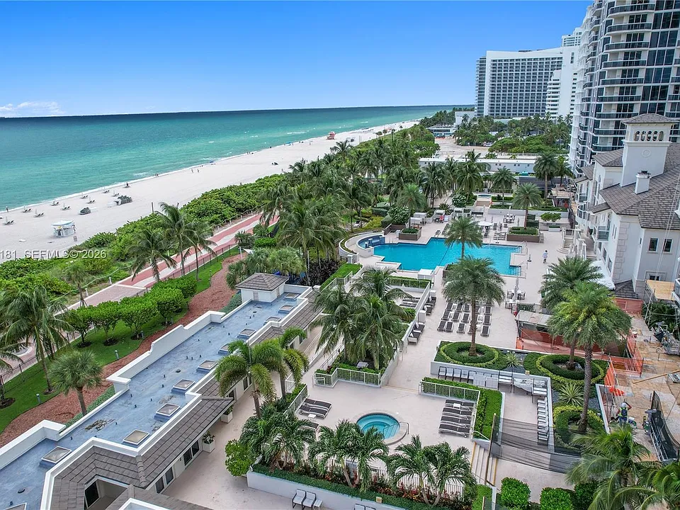 4775 Collins Ave #2208