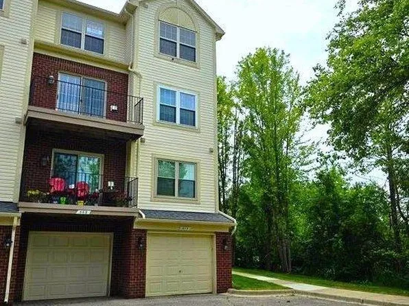 670 Village Ln, Milford, MI 48381