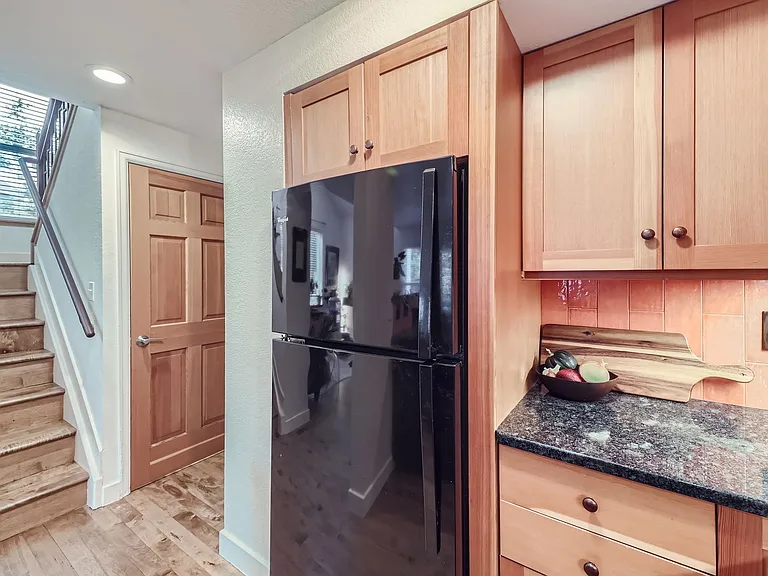 410 Owl Dr — Photo 5