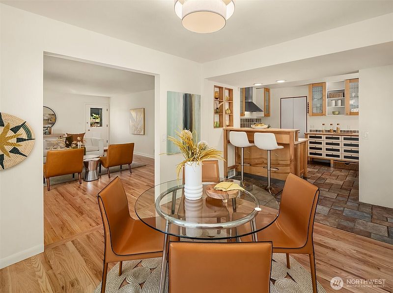 5th image of 8015 42nd Avenue NE