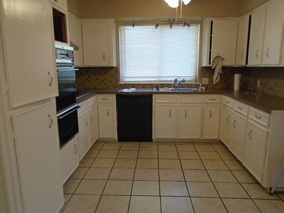 5th image of 2641 S 23rd St