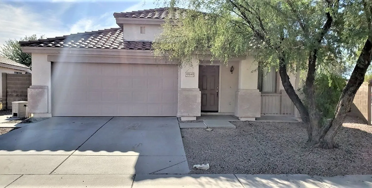 4 bed, 2.0 bath, 1935 sqft, $2,000 — Photo 1