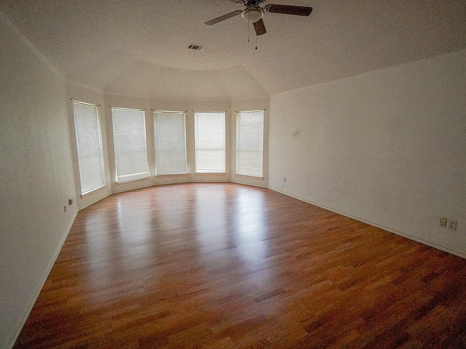4 bed, 2444 sqft, $2,600 — Photo 3