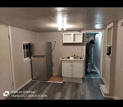 2nd image of 906 Gilbert St #4