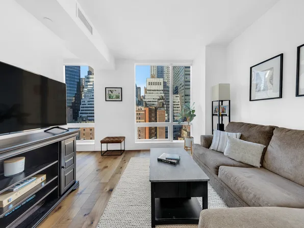325 Lexington Avenue 16C image 1 of 11