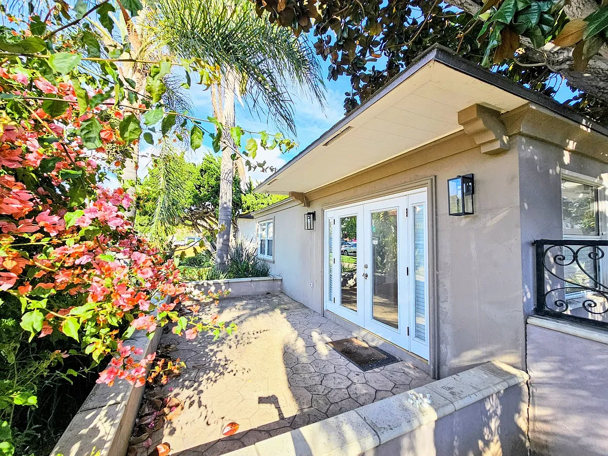 Building Photo - 1033 Diamond St #1033