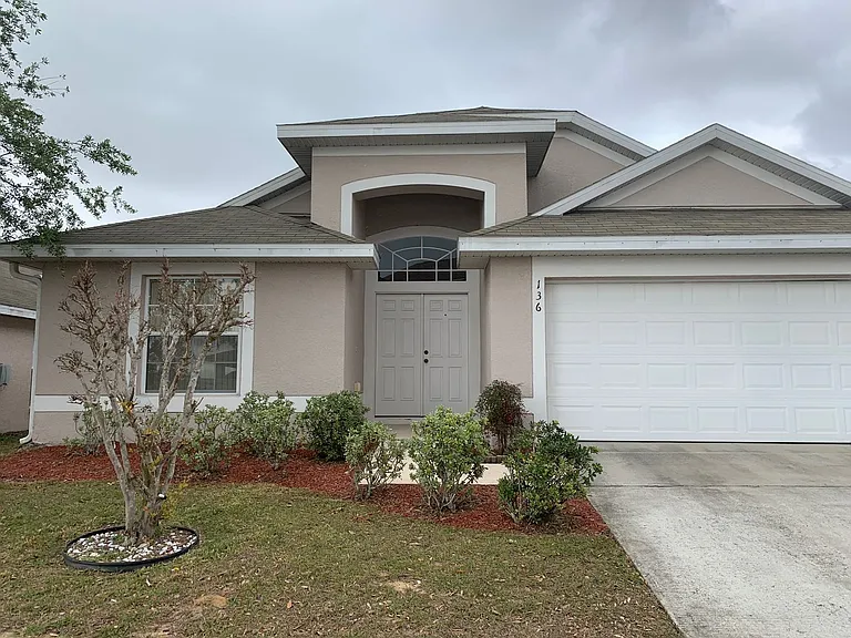136 Grantham Dr — Photo 1