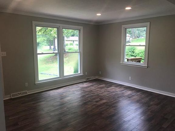 4th image of 406 Corinne Cir