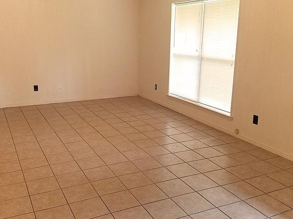 4th image of 2521 Patricia Ln
