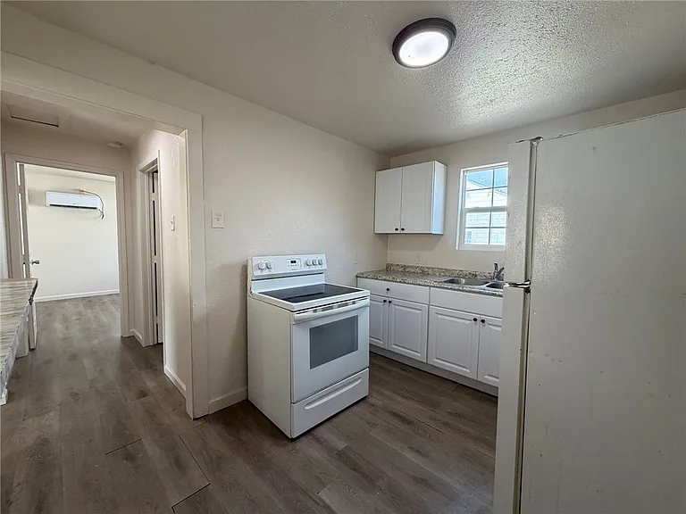 3126 Naples St — Photo 5