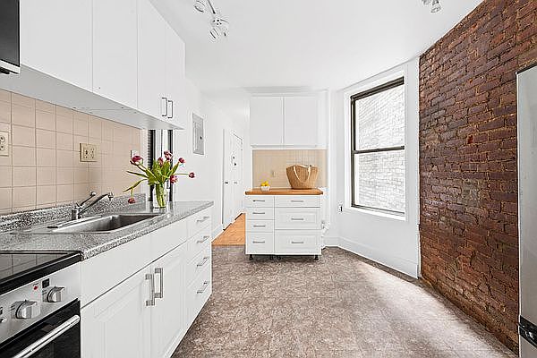 1st image of 15 Leroy St APT 7